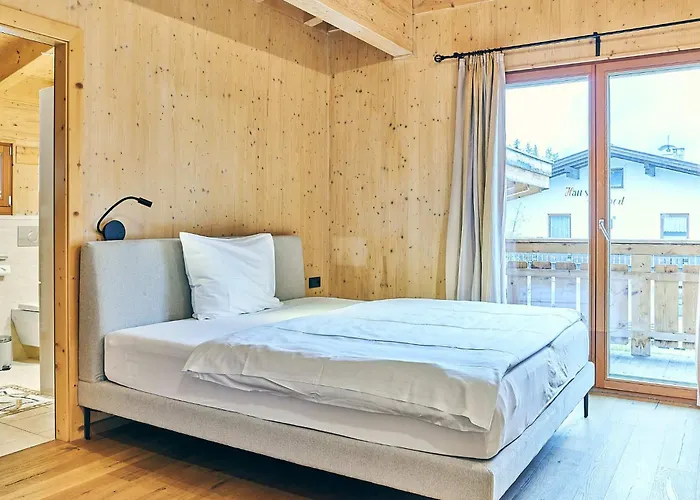 - Joel شقة لوتاش