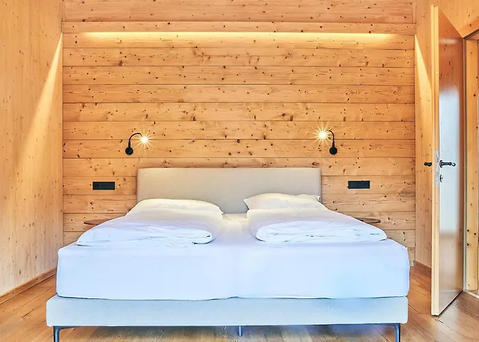 - Joel شقة لوتاش